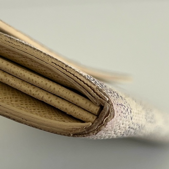 Louis Vuitton Damier Azur Sarah Wallet - Picture 12 of 13